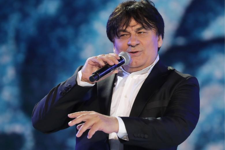 Александр Серов