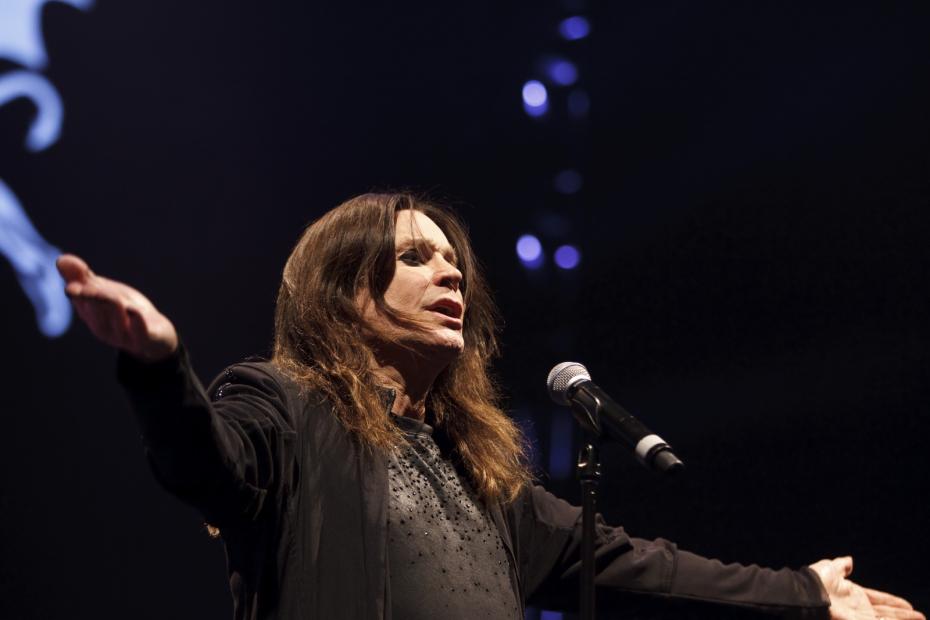 Оззи Осборн из Black Sabbath выступает в Rexall Place в Эдмонтоне, Альта