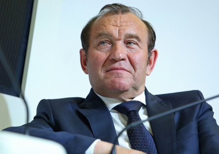 На улицах Москвы появилась сотня украшений к Пасхе