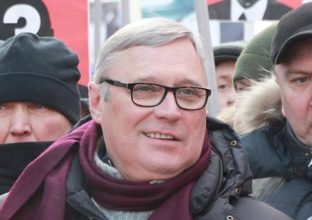Юрист ответил, могут ли у экс-премьера Касьянова отобрать квартиру в Москве