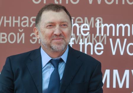 Зеленский ввел санкции против Януковича и Дерипаски