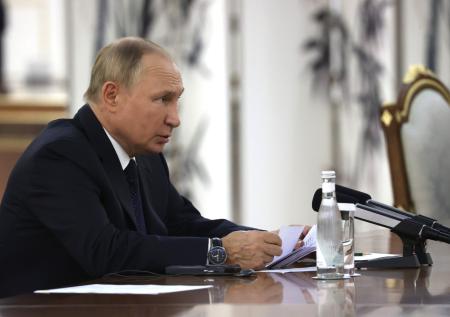 Песков: Путин разъяснил проблему зерновой сделки в беседе с замгенсека ООН