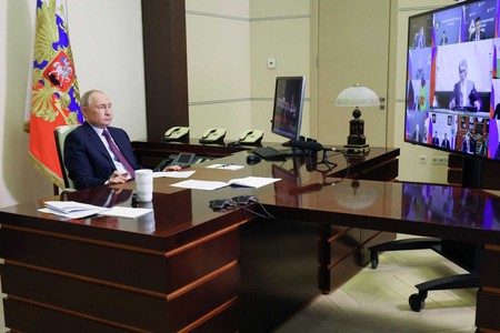 Путин поздравил губернатора Подмосковья с 55-летием