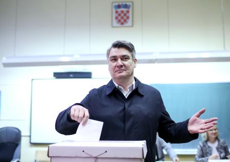 Экзитполы предсказывают победу оппозиционера на выборах президента Хорватии