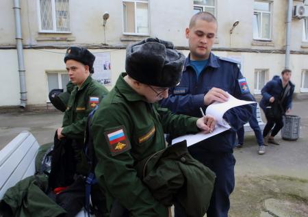 «Ведомости»: срочников могут направить в приграничные с Украиной области