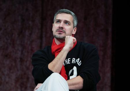 Конфликт с Захаровой, двое детей, театр: куда пропал актер Павел Савинков