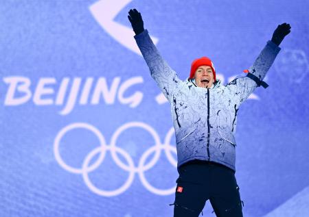 Большунов выиграл серебро на Олимпиаде в гонке с раздельным стартом