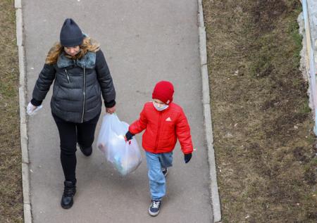 Продуктовый набор из пяти картофелин и двух сосисок выдали в Карелии