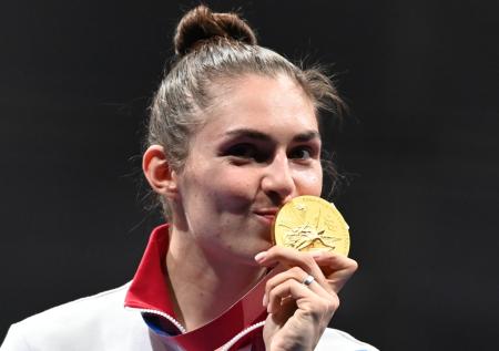 Потомственная чемпионка: Софья Позднякова выиграла соревнования по сабле