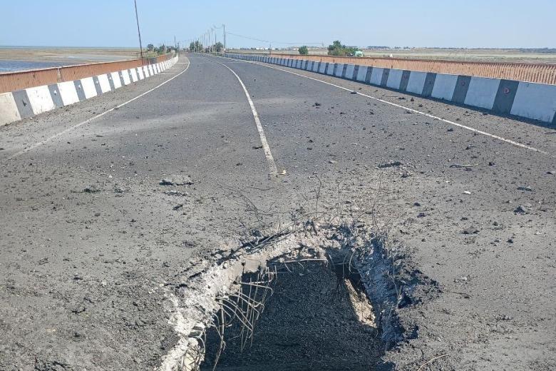 Удар по мосту в Геническе