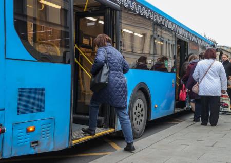Безбилетник сломал руку контролеру в Москве