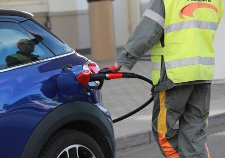 В Крыму опровергли продажу бензина по талонам