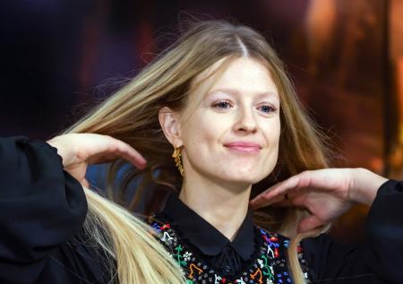 Жена Эрнста показала фигуру в крошечном бикини