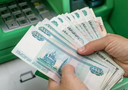 Россиянка не ходила на работу и получала по 100 тысяч рублей в месяц