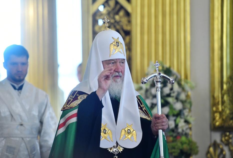 Патриарх Московский и всея Руси Кирилл во время Божественной литургии в Спасо-Преображенском соборе Санкт-Петербурга