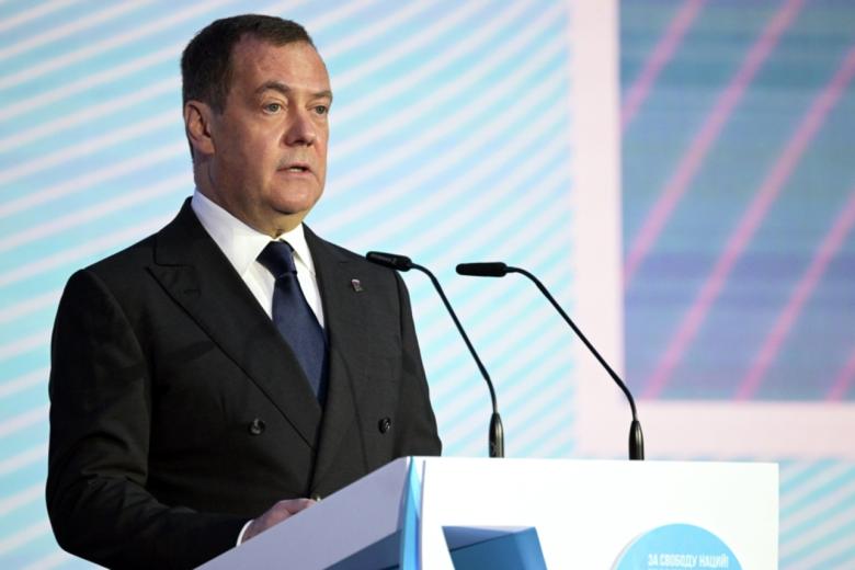 Дмитрий Медведев выступает на форуме сторонников борьбы с неоколониализмом «За свободу наций» в Москве