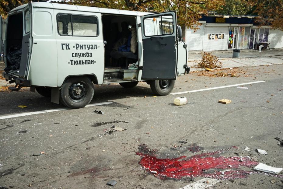 Последствия обстрела со стороны ВСУ в Ворошиловском районе Донецка