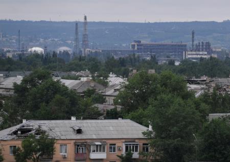 В Луганской ОВА заявили об отказе мирных жителей покидать завод «Азот»