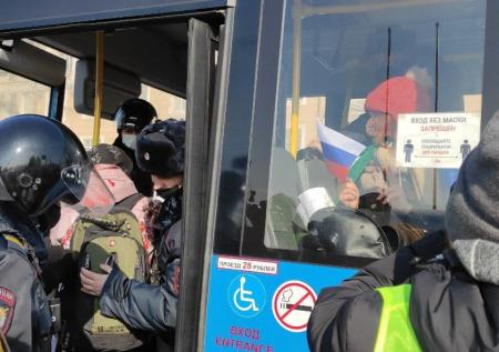 В полиции опровергли информацию о применении электрошокеров во Владивостоке