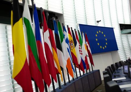 РИА Новости: ЕС намерен отменить право вето по касающимся России решениям