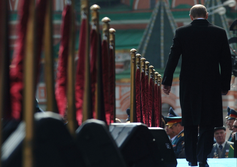 Премьер-министр РФ Владимир Путин после завершения парада в честь 63-й годовщины победы в Великой Отечественной войне. 2008