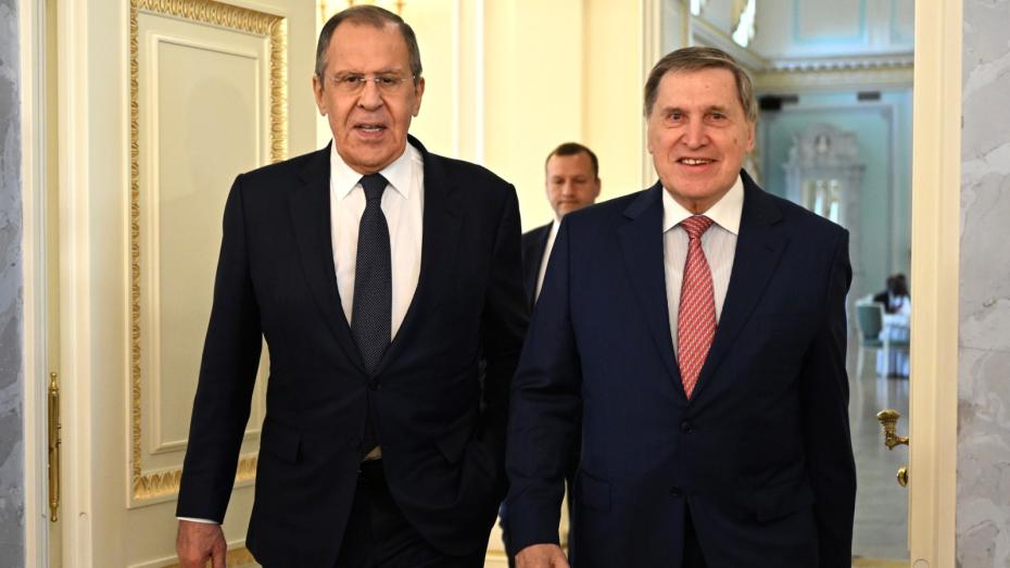 Министр иностранных дел Сергей Лавров и помощник президента Юрий Ушаков