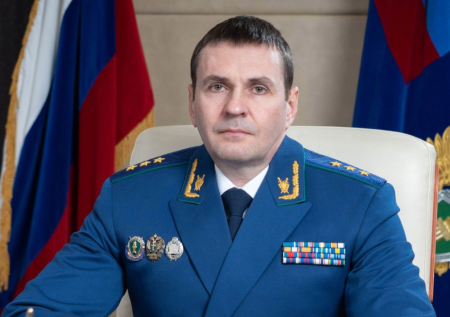 Губернатор возглавил штаб по тушению пожара в театре Хабаровска