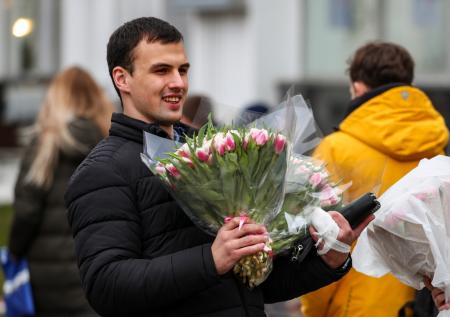 Стало известно, как россияне относятся к 8 Марта