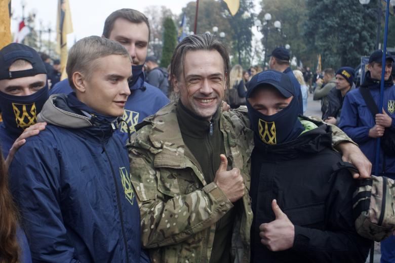 Анатолий Пашинин (в центре)