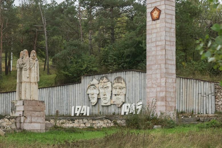 Азербайджан. Шушинский район. Памятник советским войнам