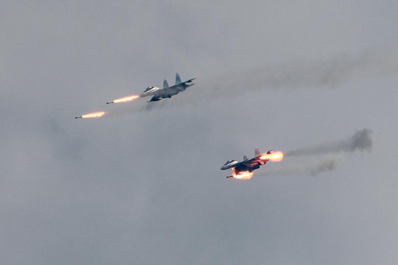 Сверхманёвренный истребитель с управляемым вектором тяги Су-35