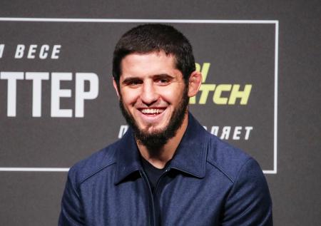 Ислам Махачев в четвертый раз защитил титул чемпиона UFC