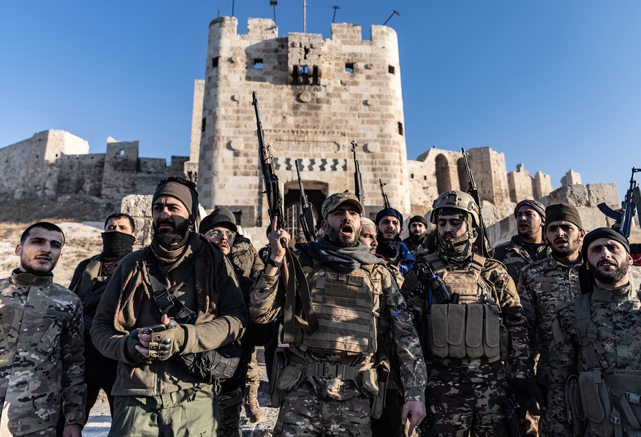 Сирийские боевики в Алеппо