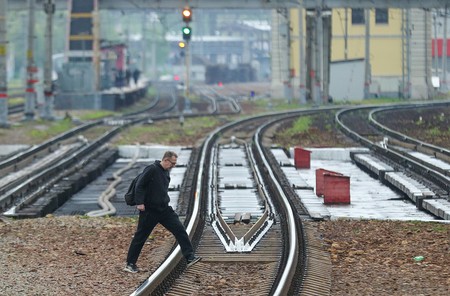 В России переходить ж/д пути на красный стало дороже