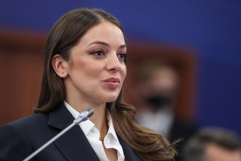 Зарина Догузова