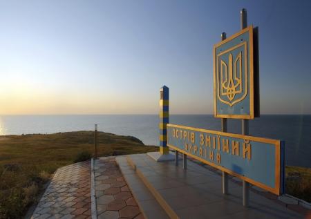 На острове Змеиный установлен украинский флаг