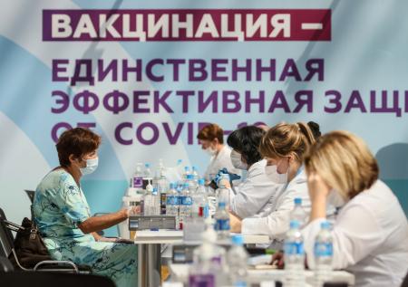 Иммунолог назвал схему вакцинации, устойчивую к мутациям коронавируса