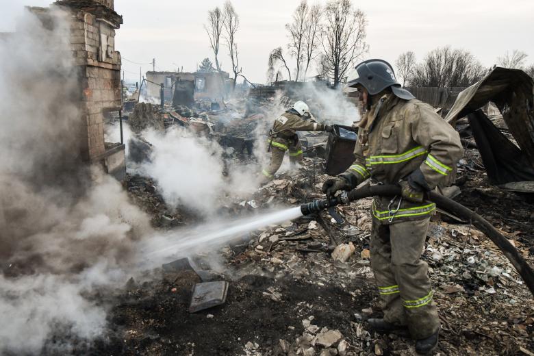 Последствия пожара в городе Уяре Красноярского края