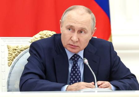 Путин заявил, что Россия идет по сложному пути развития