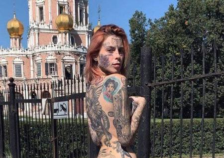 Блогершу отправили на принудительное лечение из-за ню-фотосессии у храма