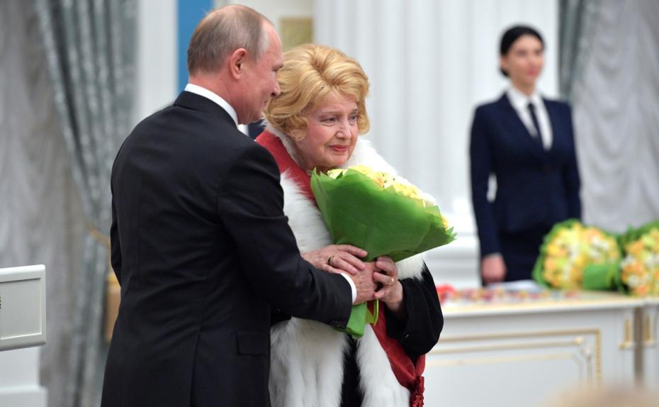 Церемония вручения государственных наград. Владимир Путин и Татьяна Доронина, 2019 год