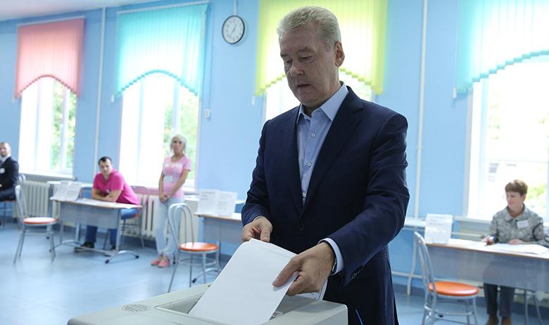 Мэр Москвы Сергей Собянин на голосовании