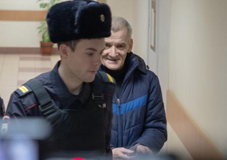 Суд отправил в колонию на 3,5 года главу карельского «Мемориала» Дмитриева