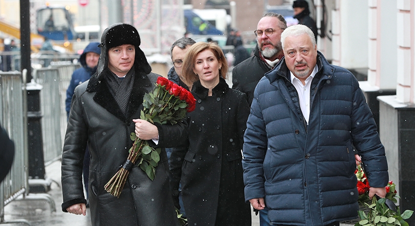 Руководитель Департамента культуры города Москвы Александр Кибовский, начальник управления театров и концертных организаций Департамента культуры Москвы Наталья Дрожникова, заместитель мэра Москвы по вопросам социального развития Леонид Печатников (слева 