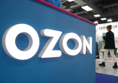 Клиенту Ozon вручили пустой пакет вместо телефона за 50 тысяч рублей