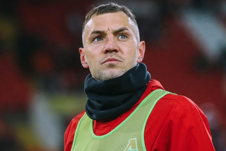 Игрок ФК «Локомотив» Артем Дзюба после окончания матча 1/4 Кубка России по футболу между ФК «Локомотив» (Москва) и ФК «Спартак» (Москва)