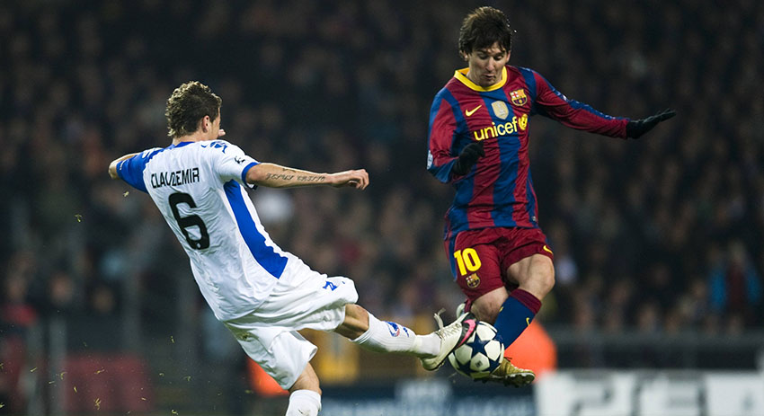 За основной состав испанского клуба Месси дебютировал 17 ноября 2003 года