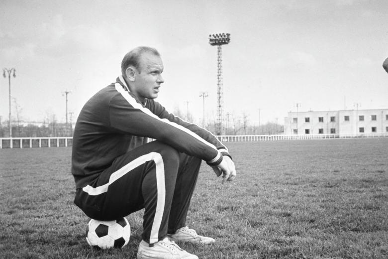 Нападающий сборной СССР по футболу, олимпийский чемпион (Мельбурн, 1956 г.), чемпион СССР Эдуард Стрельцов