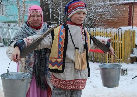 Исполнитель колядок в Брянске ограбил школьника-конкурента