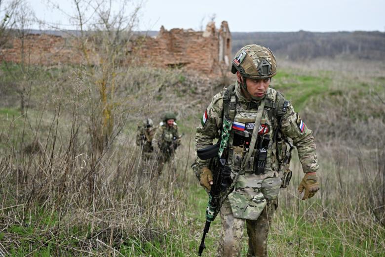 Отработка боевого слаживания военнослужащими 155-й бригады морской пехоты Тихоокеанского флота РФ группировки войск «Север» в Курской области